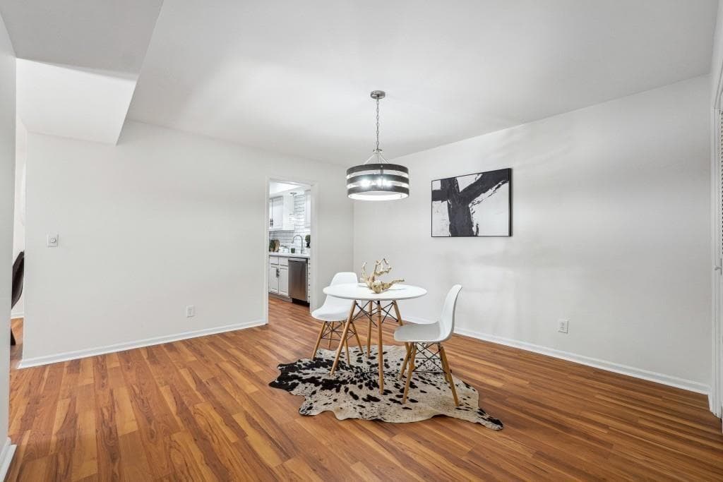 3 bedroom, 2 bathroom, 1,469 sq ft condominium for sale at 6851 Roswell Road N-20, Sandy Springs, GA 30328 — photo 6