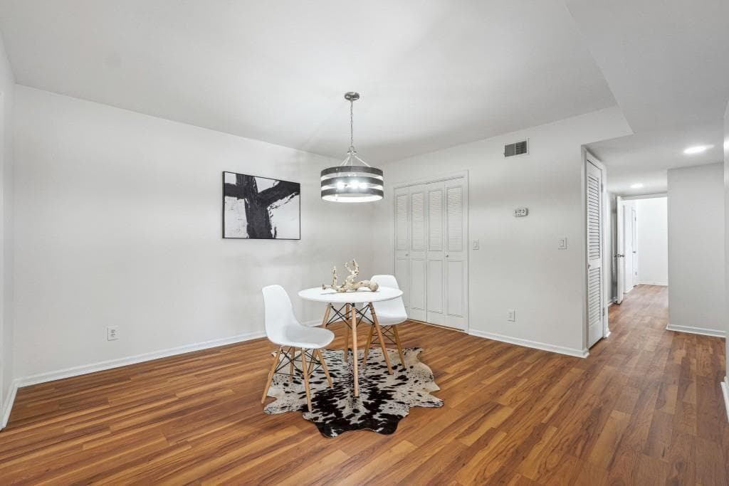 3 bedroom, 2 bathroom, 1,469 sq ft condominium for sale at 6851 Roswell Road N-20, Sandy Springs, GA 30328 — photo 8