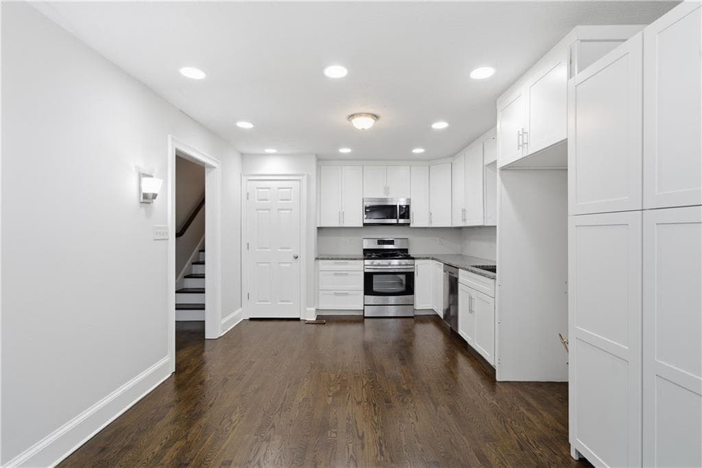 3 bedroom, 2 bathroom, 1,152 sq ft single family residence for sale at 3240 Valley View Street, Powder Springs, GA 30127 — photo 2