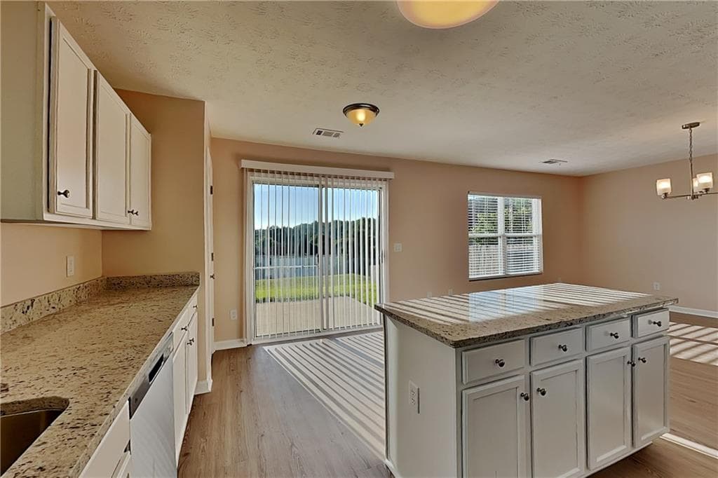 3 bedroom, 3 bathroom, 2,115 sq ft single family residence for rent at 108 Silver Bow Lane, Dallas, GA 30157 for $1,925 a month — photo 4