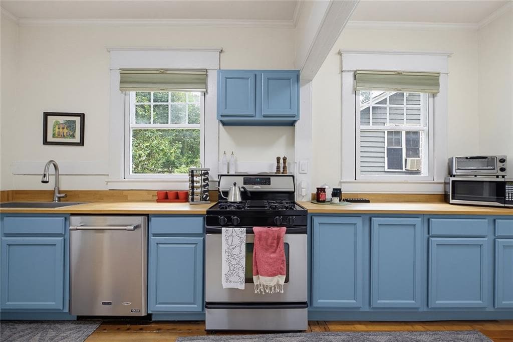 3 bedroom, 2 bathroom, 1,629 sq ft single family residence for sale at 662 Pearce Street, Atlanta, GA 30310 — photo 3