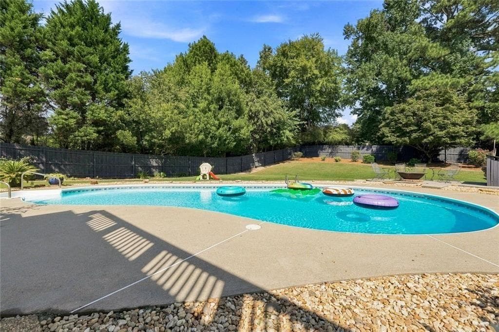 5 bedroom, 3 bathroom, 3,488 sq ft single family residence for sale at 413 Christina Way, Acworth, GA 30102 — photo 3