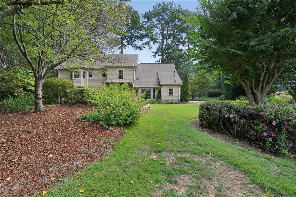 4 bedroom, 3 bathroom, 2,726 sq ft single family residence for sale at 4357 Karls Gate Drive, Marietta, GA 30068 — photo 4