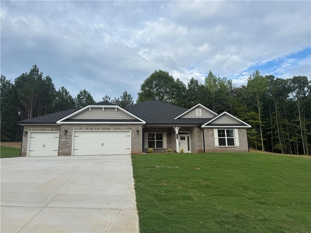 4 bedroom, 3 bathroom, 2,620 sq ft single family residence for sale at 259 Blackberry Court, Pendergrass, GA 30567 — photo 2