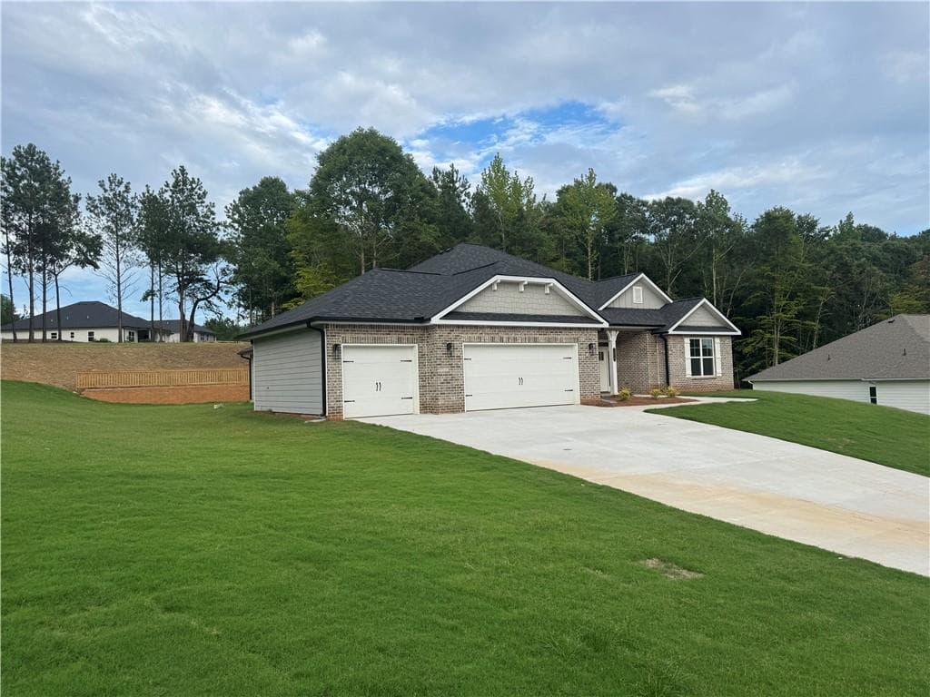 4 bedroom, 3 bathroom, 2,620 sq ft single family residence for sale at 259 Blackberry Court, Pendergrass, GA 30567 — photo 3