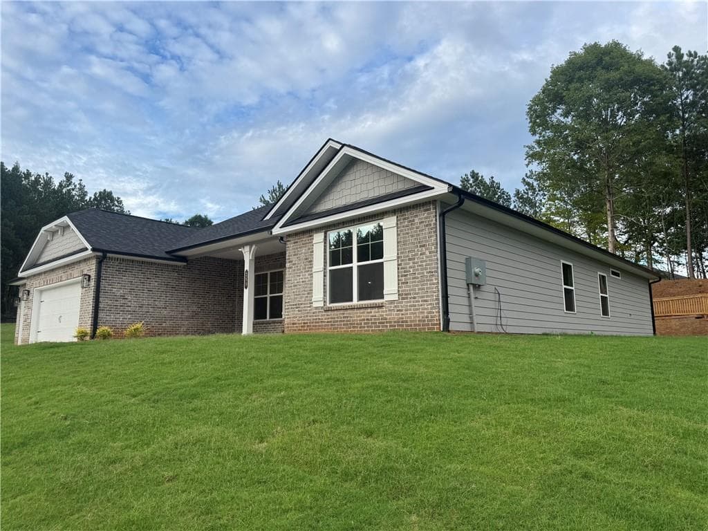 4 bedroom, 3 bathroom, 2,620 sq ft single family residence for sale at 259 Blackberry Court, Pendergrass, GA 30567 — photo 4