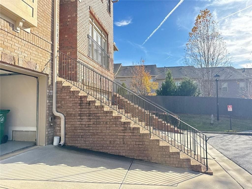 3 bedroom, 4 bathroom, 2,720 sq ft townhouse for rent at 2141 COVENTRY Drive, Brookhaven, GA 30319 for $3,600 a month — photo 1 of 24