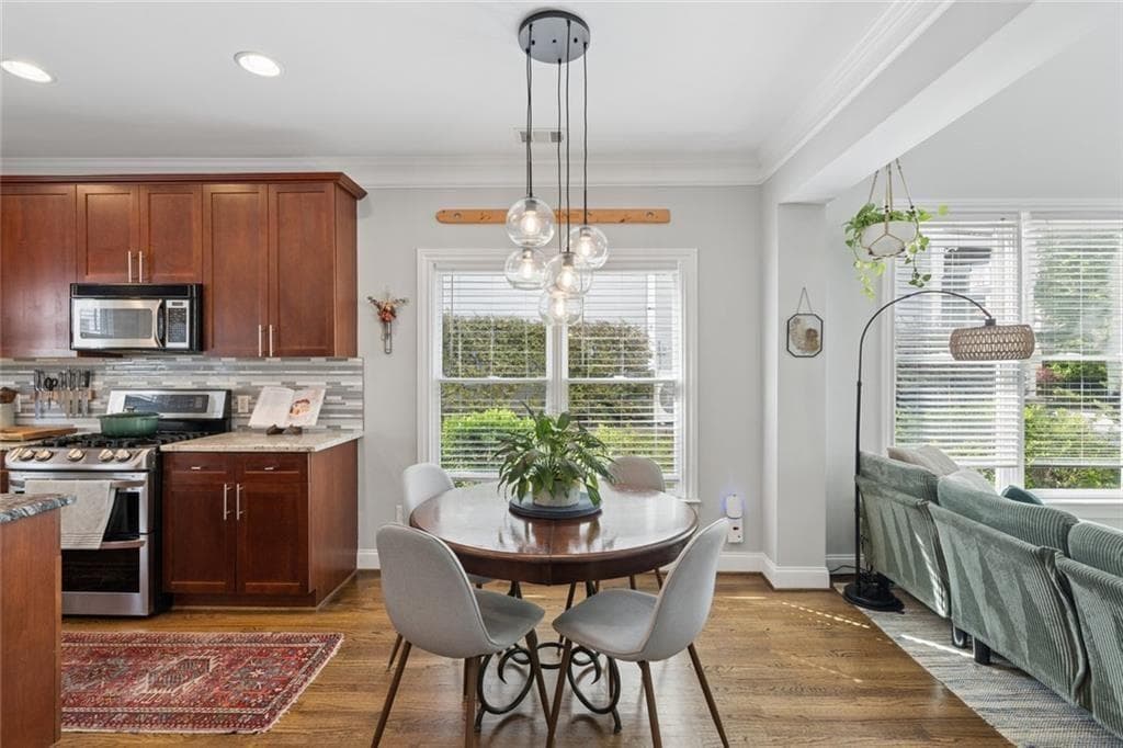4 bedroom, 3 bathroom, 2,559 sq ft single family residence under contract at 1673 Barfield Run, Atlanta, GA 30318 — photo 7