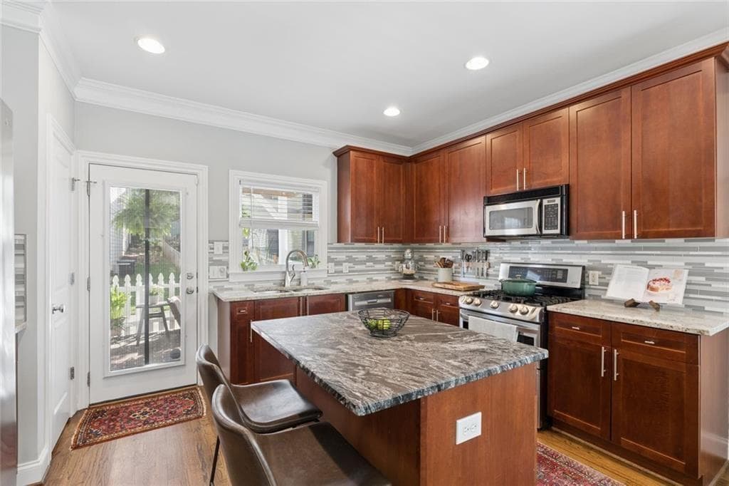 4 bedroom, 3 bathroom, 2,559 sq ft single family residence under contract at 1673 Barfield Run, Atlanta, GA 30318 — photo 9