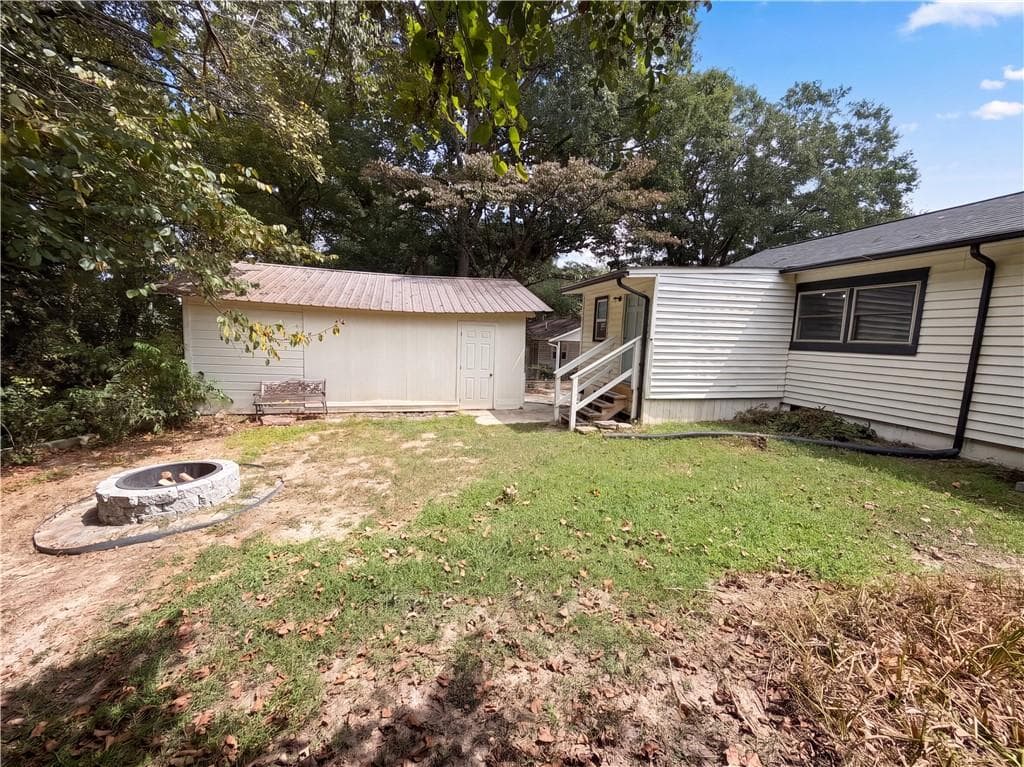 3 bedroom, 2 bathroom, 1,116 sq ft single family residence for sale at 2225 Misty Lane, Smyrna, GA 30080 — photo 3
