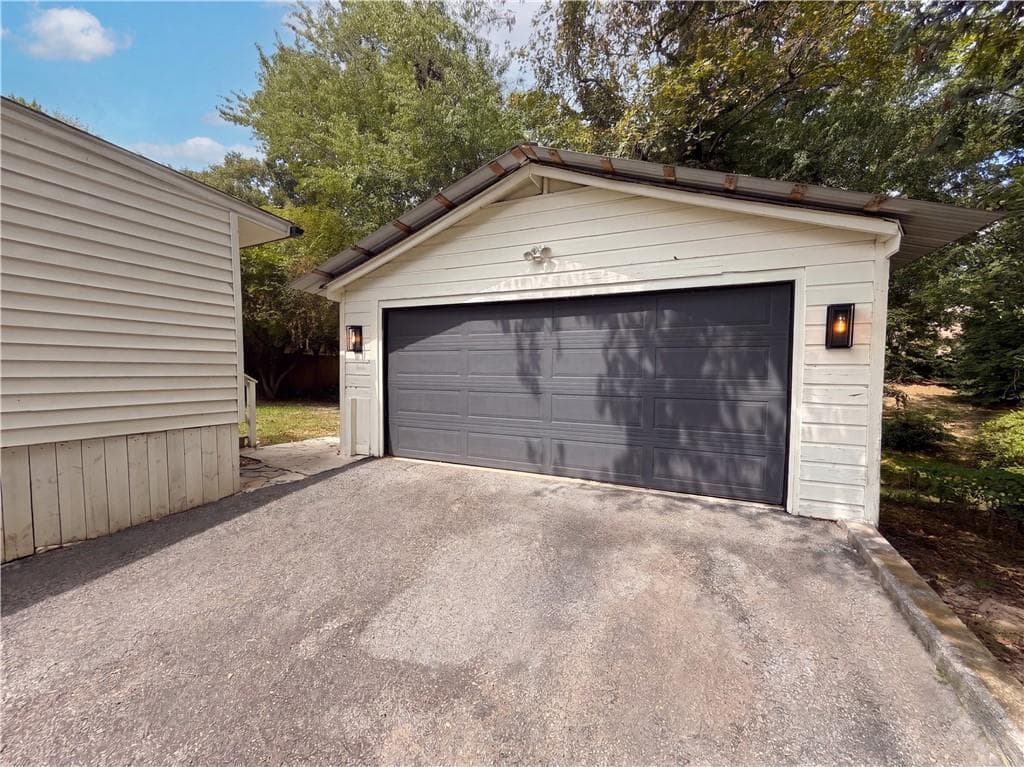3 bedroom, 2 bathroom, 1,116 sq ft single family residence for sale at 2225 Misty Lane, Smyrna, GA 30080 — photo 4