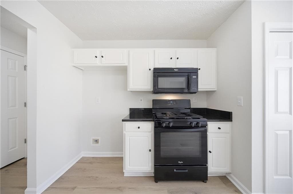 3 bedroom, 3 bathroom, 1,600 sq ft single family residence for sale at 2479 Feathertree Lane, Lawrenceville, GA 30044 — photo 4