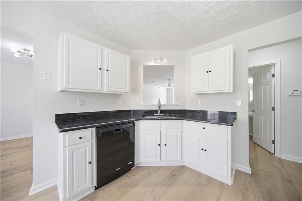 3 bedroom, 3 bathroom, 1,600 sq ft single family residence for sale at 2479 Feathertree Lane, Lawrenceville, GA 30044 — photo 5