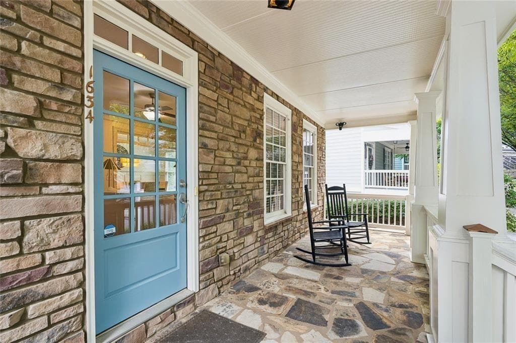 4 bedroom, 3 bathroom, 2,514 sq ft single family residence for sale at 1634 Gilstrap Lane, Atlanta, GA 30318 — photo 3
