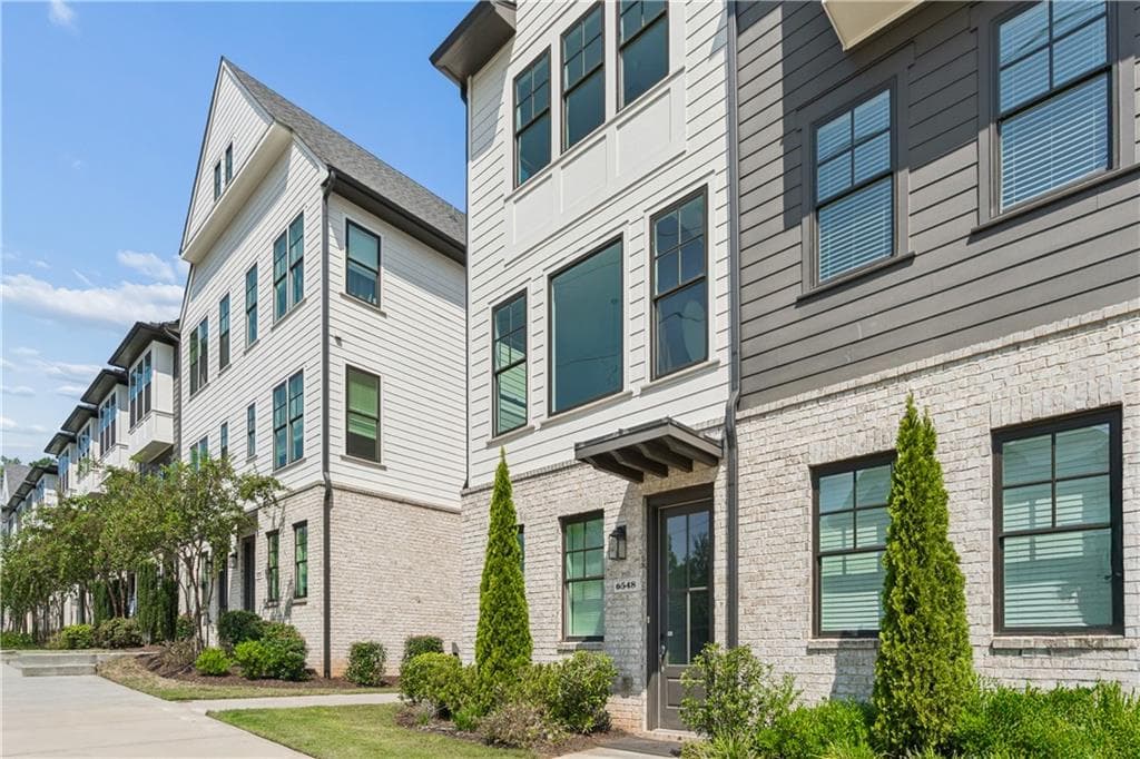 3 bedroom, 4 bathroom, 1,896 sq ft townhouse for sale at 6548 Beacon Drive, Sandy Springs, GA 30328 — photo 4