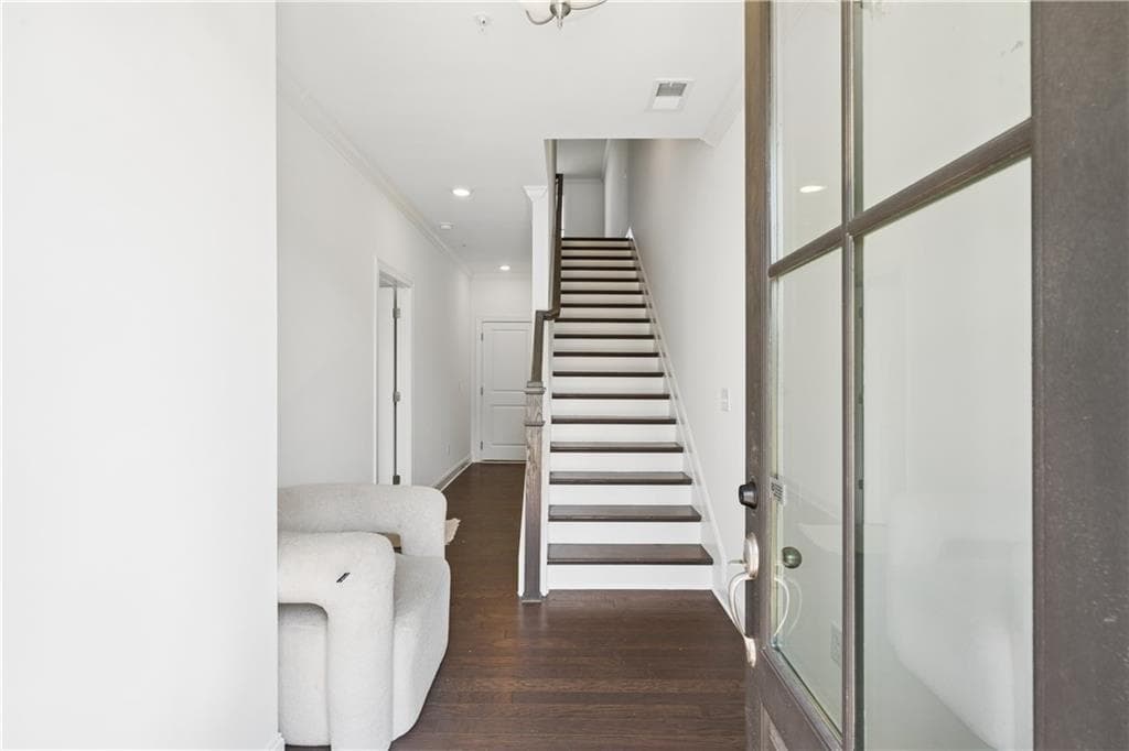 3 bedroom, 4 bathroom, 1,896 sq ft townhouse for sale at 6548 Beacon Drive, Sandy Springs, GA 30328 — photo 5