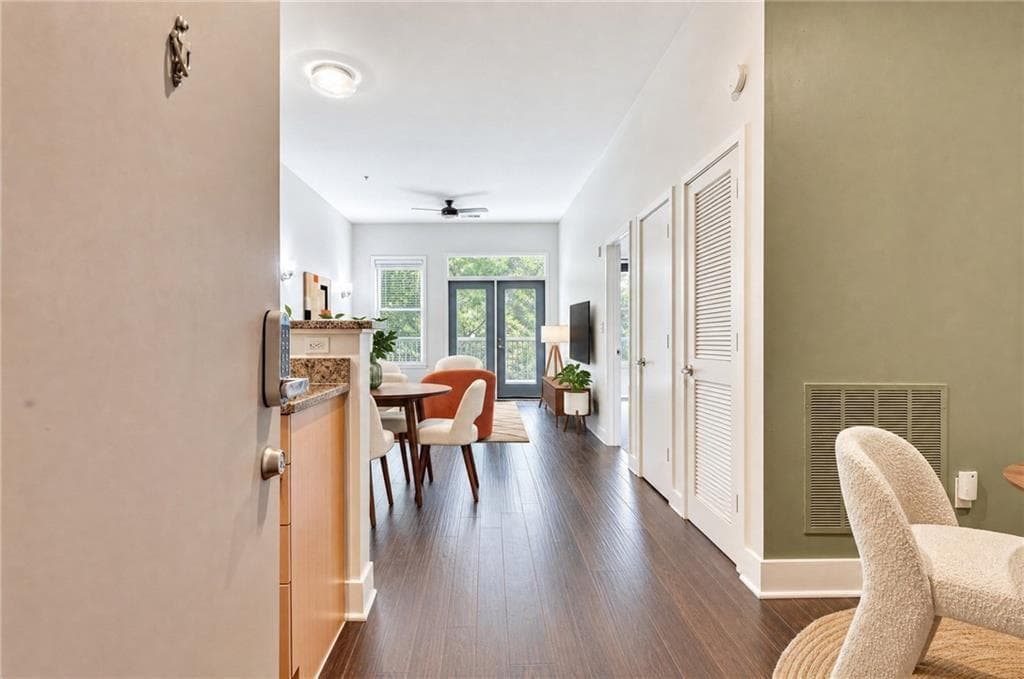 2 bedroom, 2 bathroom, 1,196 sq ft condominium for sale at 425 Chapel Street Street 2107, Atlanta, GA 30313 — photo 3