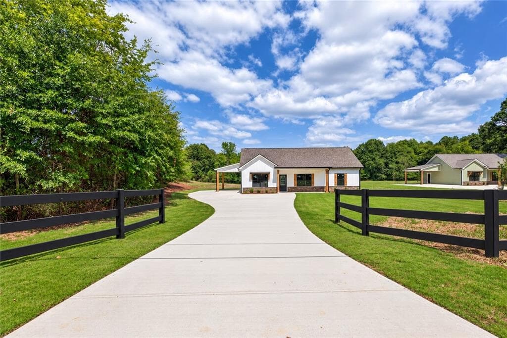 3 bedroom, 2 bathroom, 1,297 sq ft single family residence for sale at 65 WIEUCA Way, Cedartown, GA 30125
