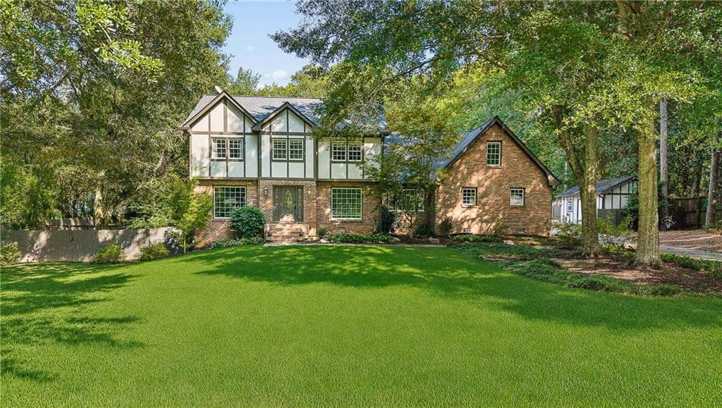 6 bedroom, 5 bathroom, 4,975 sq ft single family residence for sale at 7625 Nesbit Ferry Road, Sandy Springs, GA 30350 — photo 2
