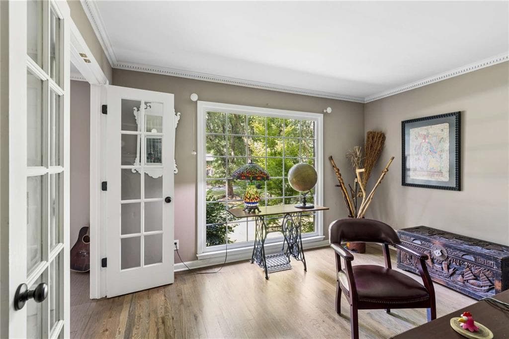 6 bedroom, 5 bathroom, 4,975 sq ft single family residence for sale at 7625 Nesbit Ferry Road, Sandy Springs, GA 30350 — photo 5