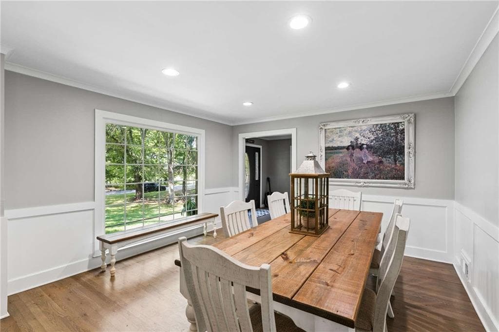 6 bedroom, 5 bathroom, 4,975 sq ft single family residence for sale at 7625 Nesbit Ferry Road, Sandy Springs, GA 30350 — photo 8
