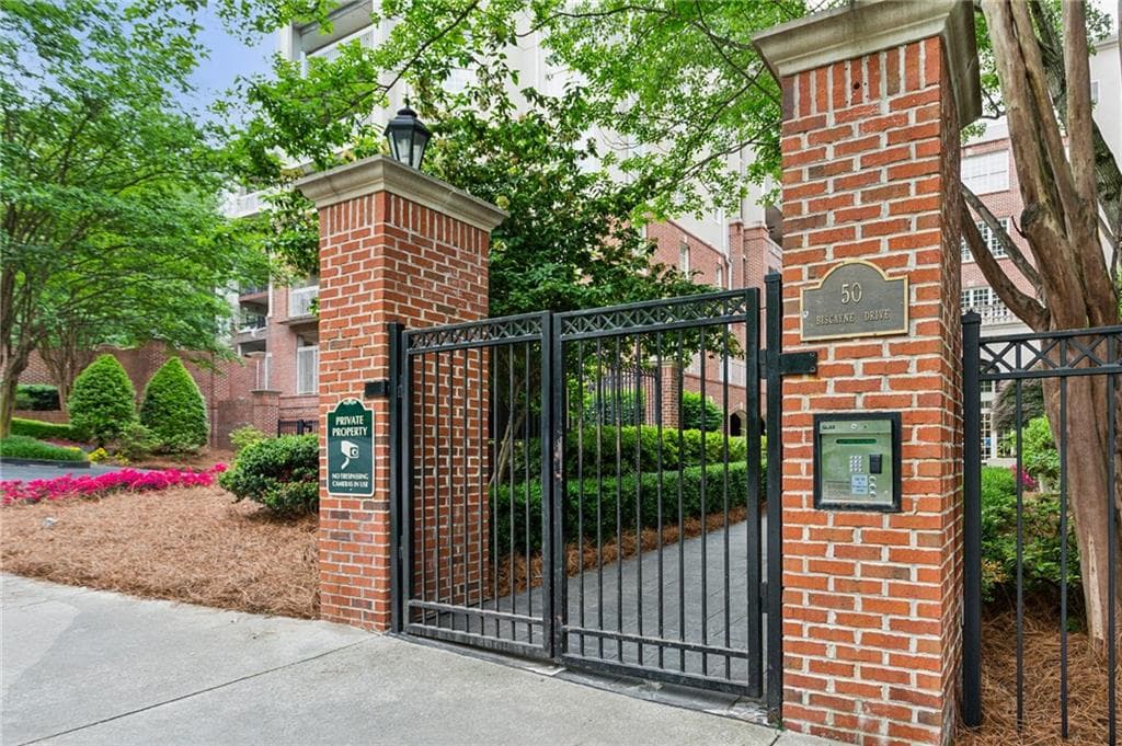2 bedroom, 2 bathroom, 1,350 sq ft condominium for sale at 50 Biscayne Drive 4106, Atlanta, GA 30309 — photo 1 of 32