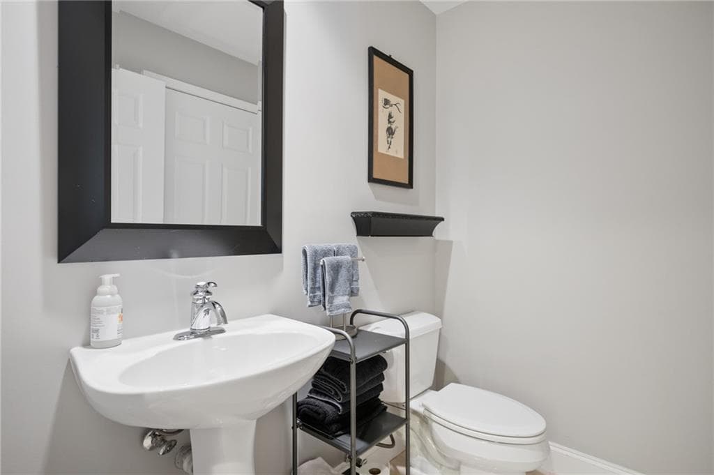 2 bedroom, 2 bathroom, 1,350 sq ft condominium for sale at 50 Biscayne Drive 4106, Atlanta, GA 30309 — photo 5