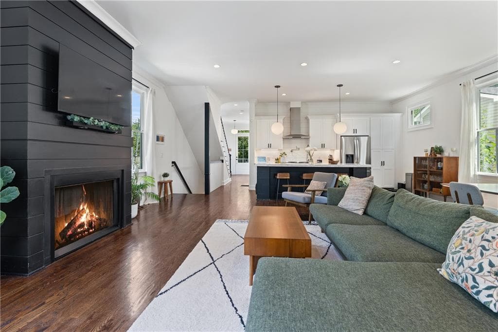 4 bedroom, 4 bathroom, 2,800 sq ft single family residence under contract at 62 Montgomery Street, Atlanta, GA 30307 — photo 6