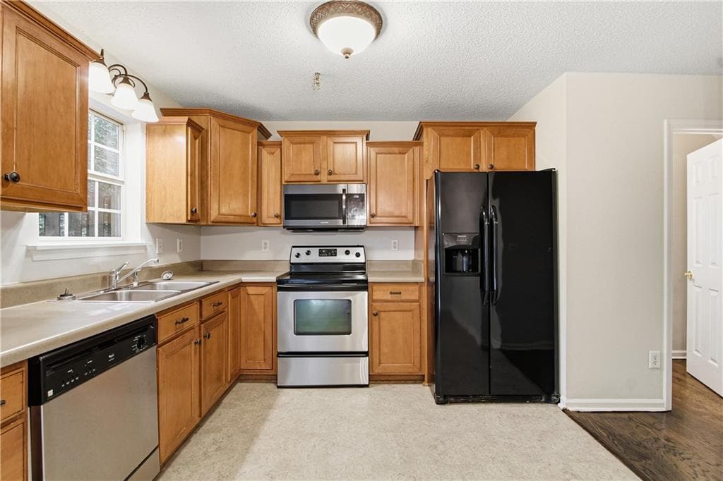 2 bedroom, 2 bathroom, 1,088 sq ft townhouse for sale at 208 Park Street 107, Dallas, GA 30132 — photo 2