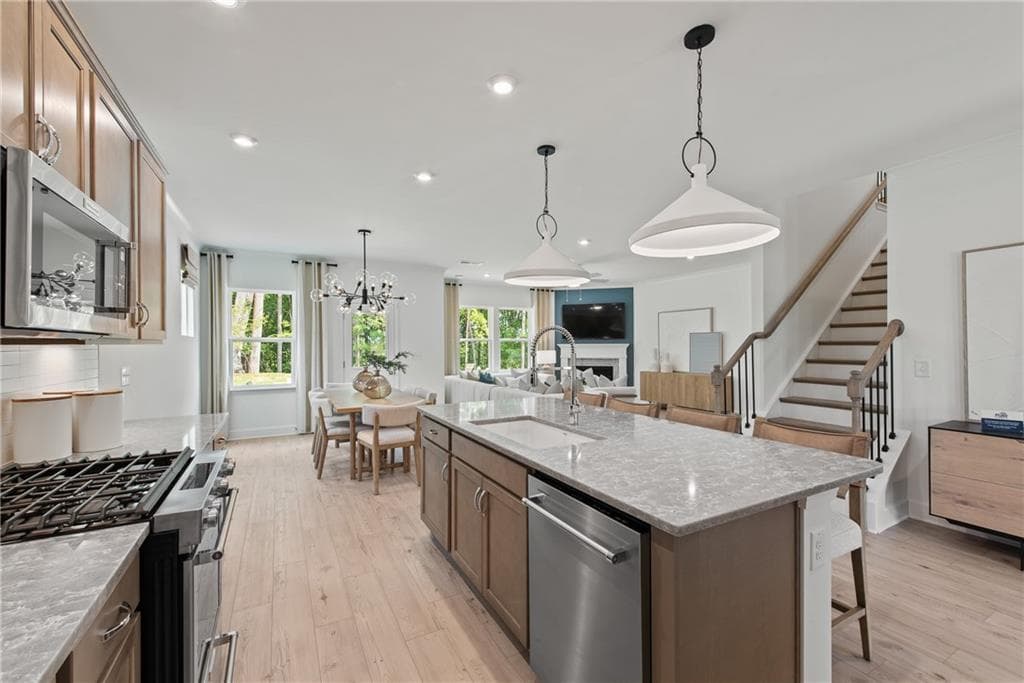 5 bedroom, 3 bathroom, 2,649 sq ft single family residence under contract at 906 Hillwood Circle, Villa Rica, GA 30180 — photo 5