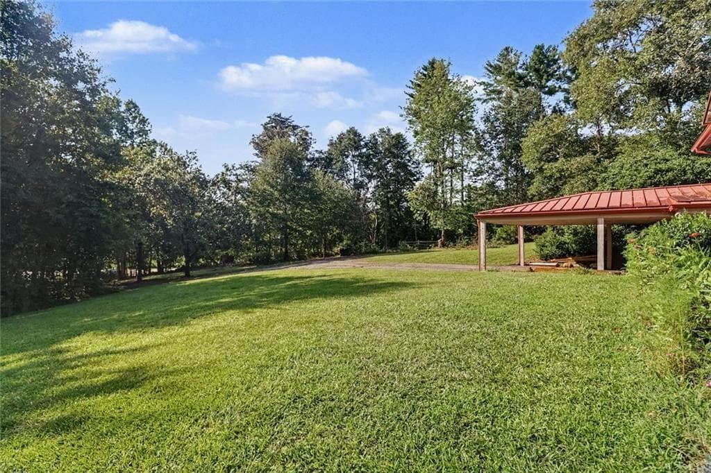 3 bedroom, 2 bathroom, 2,139 sq ft single family residence for sale at 462 Wall Bridge Road, Clarkesville, GA 30523 — photo 4