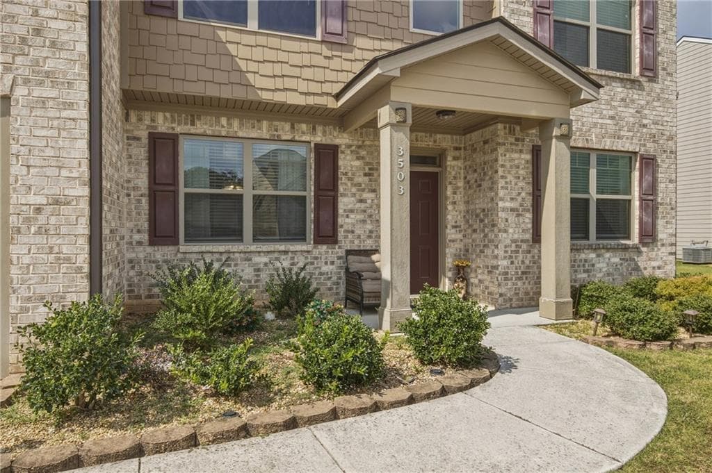 5 bedroom, 4 bathroom, 3,157 sq ft single family residence for sale at 3503 Stonebranch Lane, Loganville, GA 30052 — photo 3