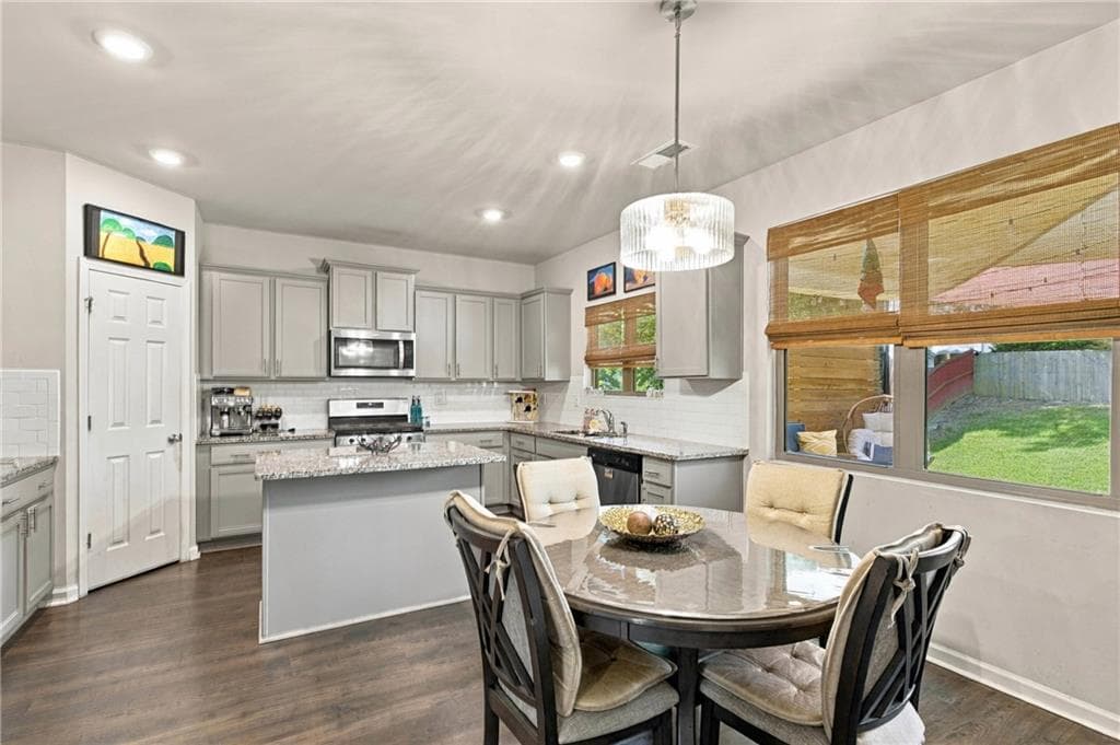 5 bedroom, 4 bathroom, 3,157 sq ft single family residence for sale at 3503 Stonebranch Lane, Loganville, GA 30052 — photo 9