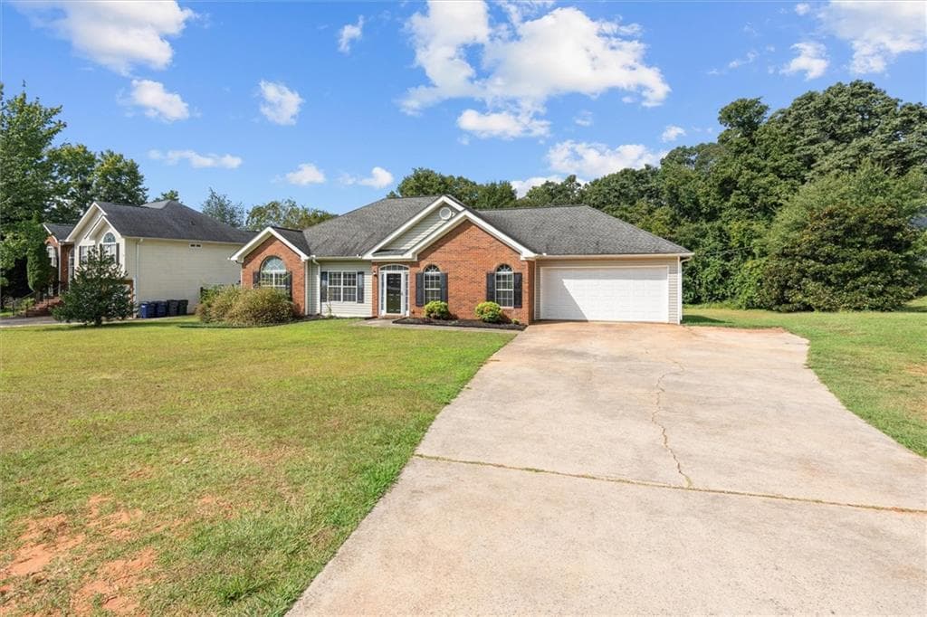 3 bedroom, 2 bathroom, 1,976 sq ft single family residence for sale at 4295 Yeager Road, Douglasville, GA 30135 — photo 3