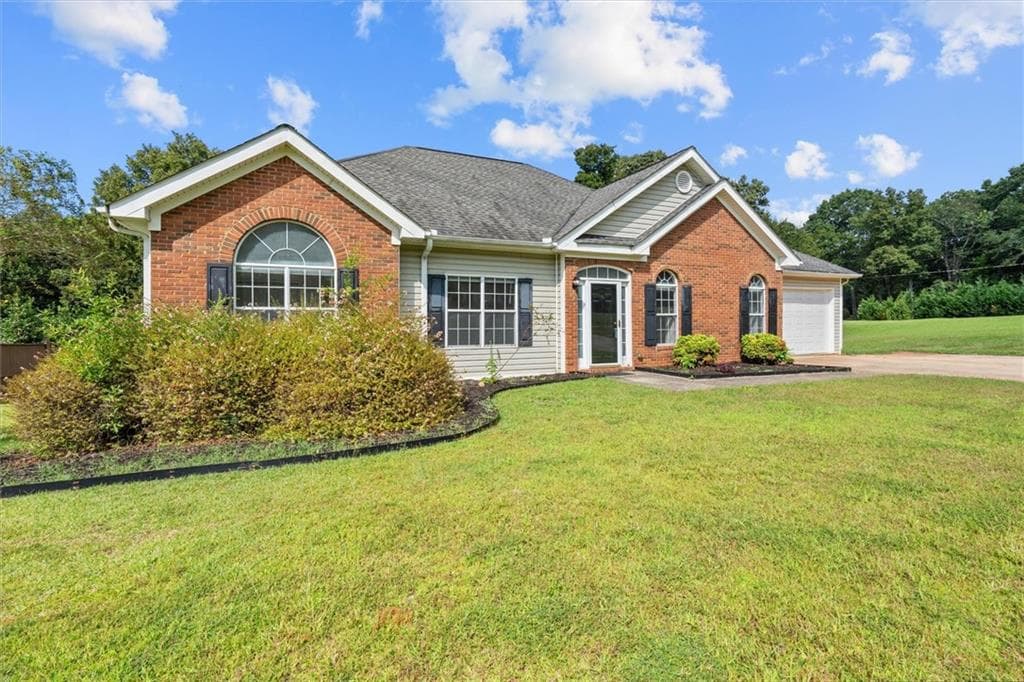 3 bedroom, 2 bathroom, 1,976 sq ft single family residence for sale at 4295 Yeager Road, Douglasville, GA 30135 — photo 4