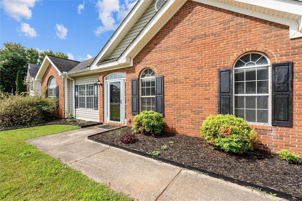 3 bedroom, 2 bathroom, 1,976 sq ft single family residence for sale at 4295 Yeager Road, Douglasville, GA 30135 — photo 5