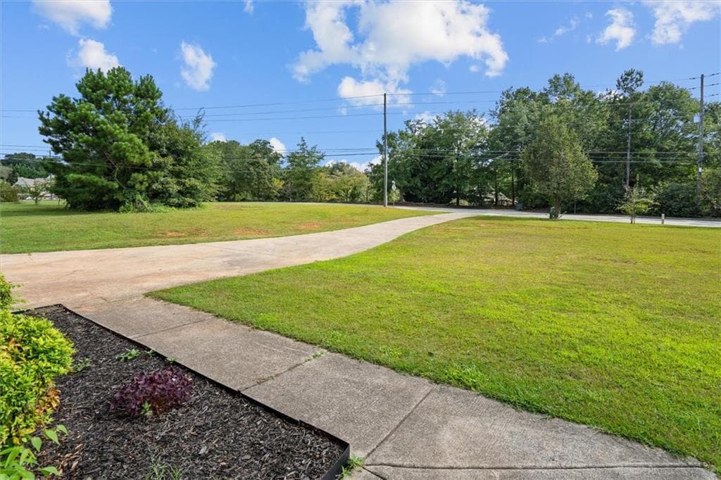 3 bedroom, 2 bathroom, 1,976 sq ft single family residence for sale at 4295 Yeager Road, Douglasville, GA 30135 — photo 7