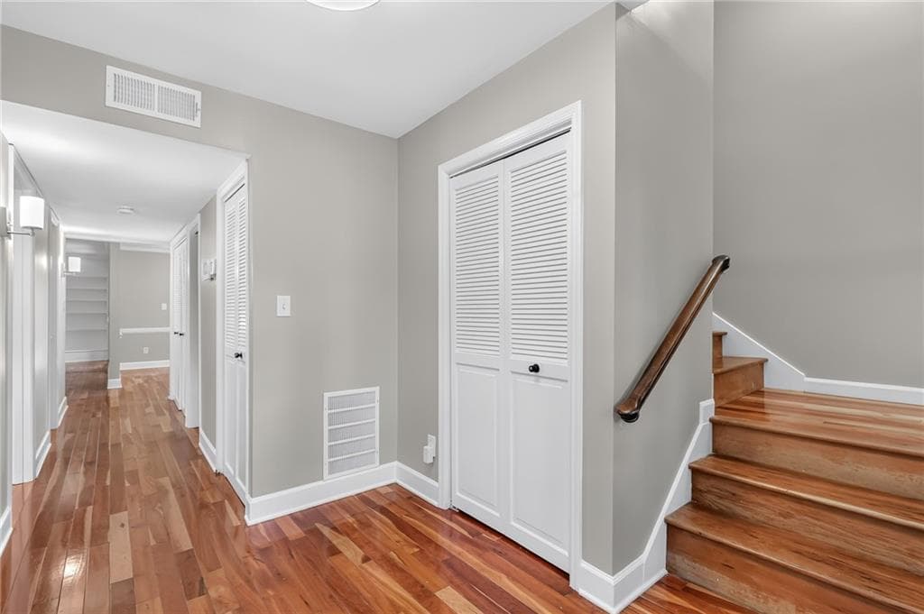 3 bedroom, 3 bathroom, 2,164 sq ft condominium for sale at 4620 Wieuca Road 41, Atlanta, GA 30342 — photo 2