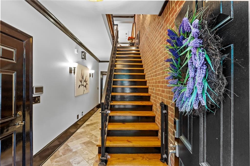 5 bedroom, 4 bathroom, 3,890 sq ft townhouse for rent at 5512 Glenridge Drive K, Atlanta, GA 30342 for $5,000 a month — photo 3
