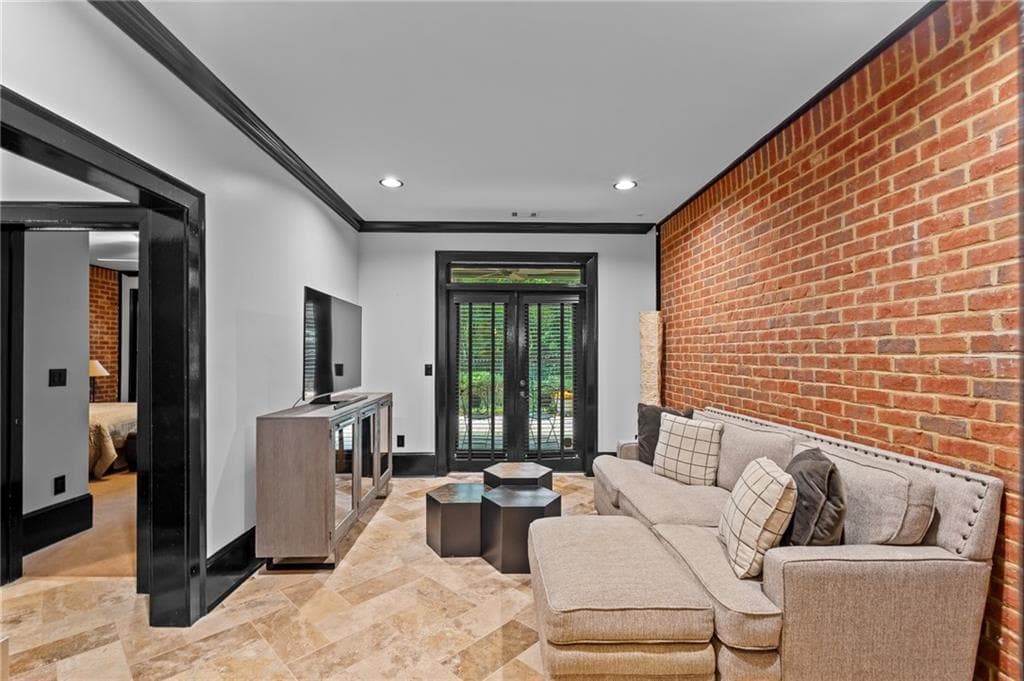 5 bedroom, 4 bathroom, 3,890 sq ft townhouse for rent at 5512 Glenridge Drive K, Atlanta, GA 30342 for $5,000 a month — photo 4
