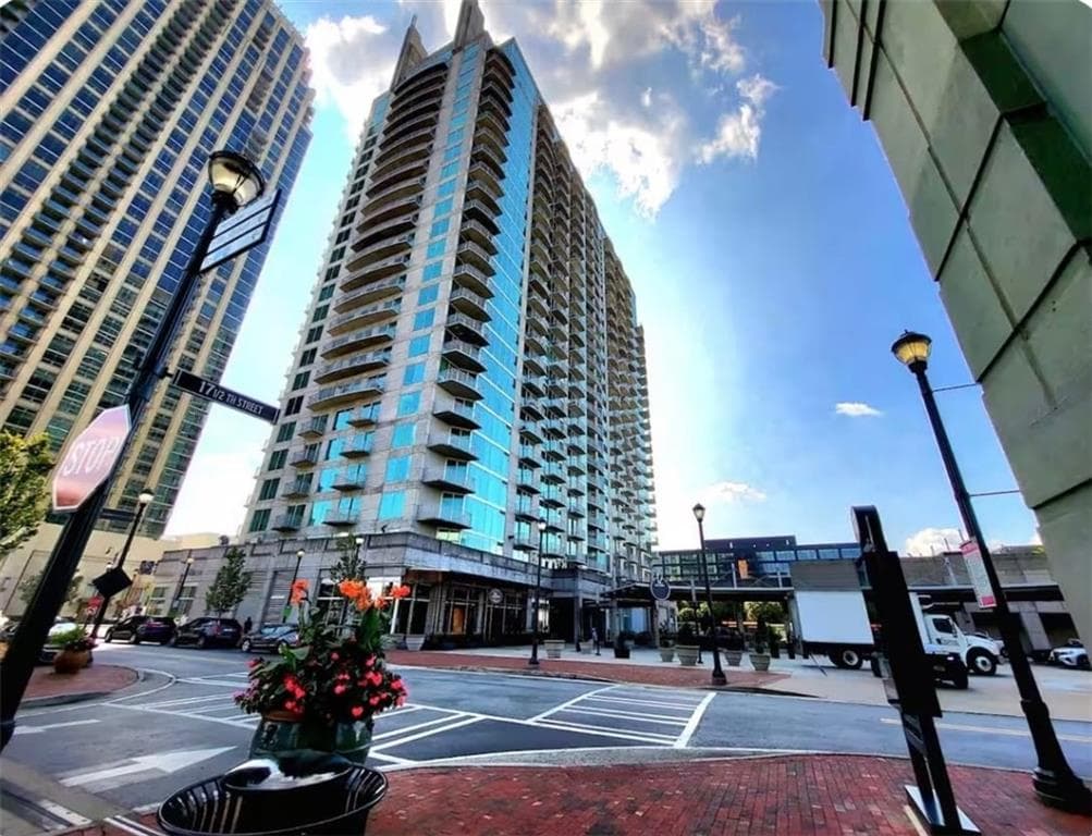 1 bedroom, 1 bathroom, 722 sq ft condominium for rent at 361 17th Street 909, Atlanta, GA 30363 for $2,800 a month — photo 1 of 24