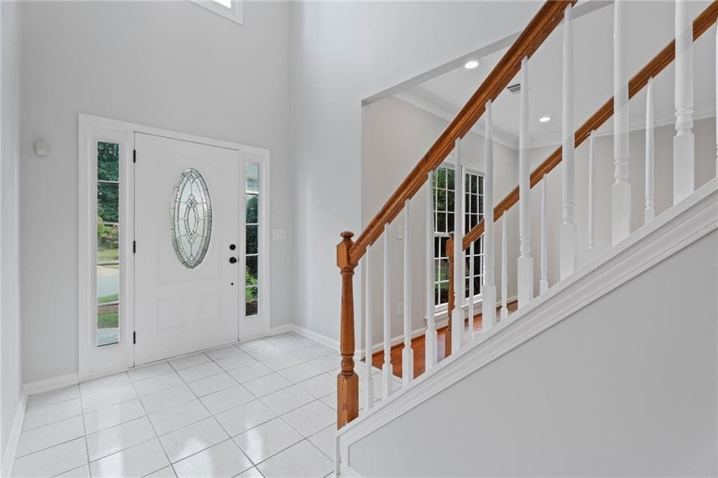 4 bedroom, 3 bathroom, 2,650 sq ft single family residence under contract at 1010 Burycove Lane, Lawrenceville, GA 30043 — photo 4