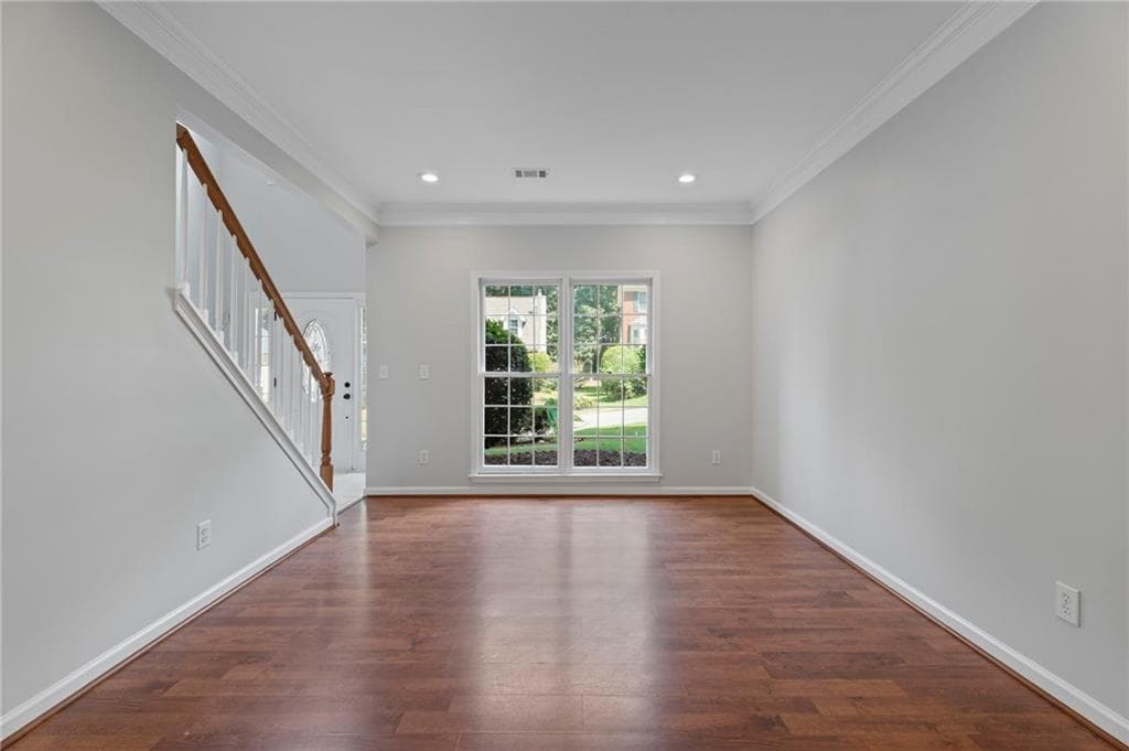4 bedroom, 3 bathroom, 2,650 sq ft single family residence under contract at 1010 Burycove Lane, Lawrenceville, GA 30043 — photo 7