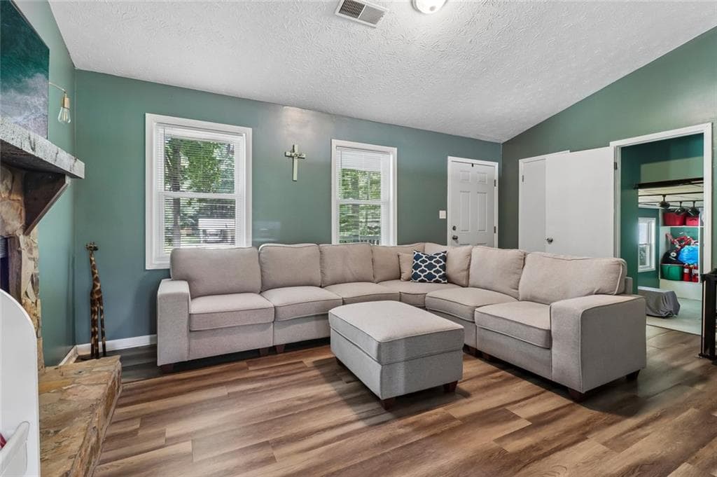 3 bedroom, 2 bathroom, 1,785 sq ft single family residence for sale at 2580 Suncrest Court, Buford, GA 30519 — photo 2