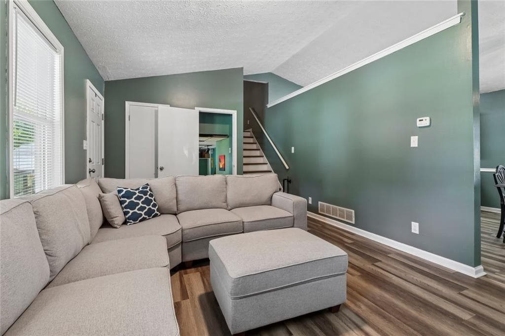 3 bedroom, 2 bathroom, 1,785 sq ft single family residence for sale at 2580 Suncrest Court, Buford, GA 30519 — photo 3