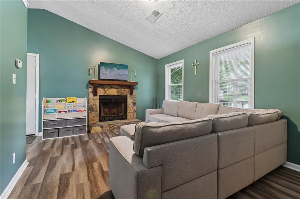 3 bedroom, 2 bathroom, 1,785 sq ft single family residence for sale at 2580 Suncrest Court, Buford, GA 30519 — photo 4