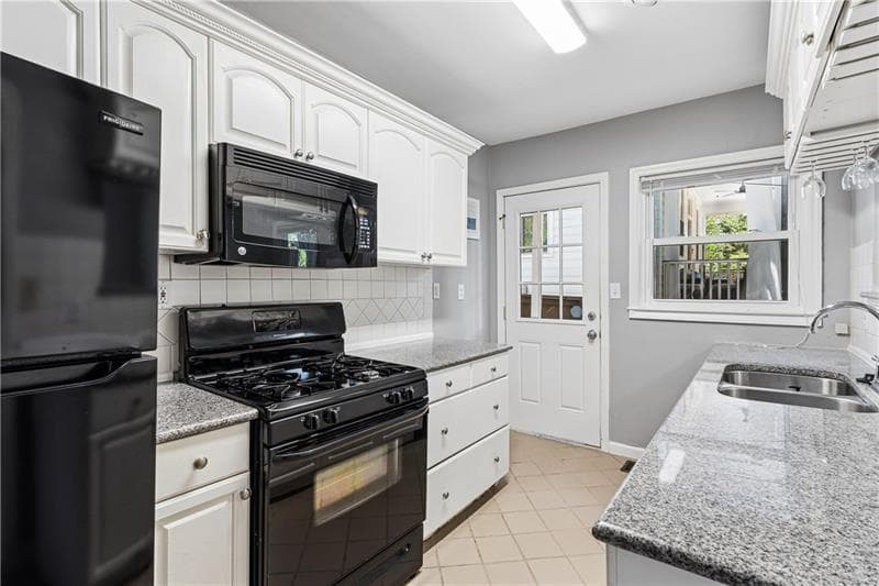 2 bedroom, 2 bathroom, 1,031 sq ft single family residence for rent at 2270 1st Avenue, Atlanta, GA 30317 for $2,900 a month — photo 8
