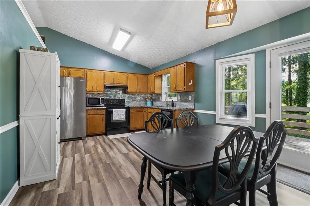 3 bedroom, 2 bathroom, 1,785 sq ft single family residence for sale at 2580 Suncrest Court, Buford, GA 30519 — photo 6