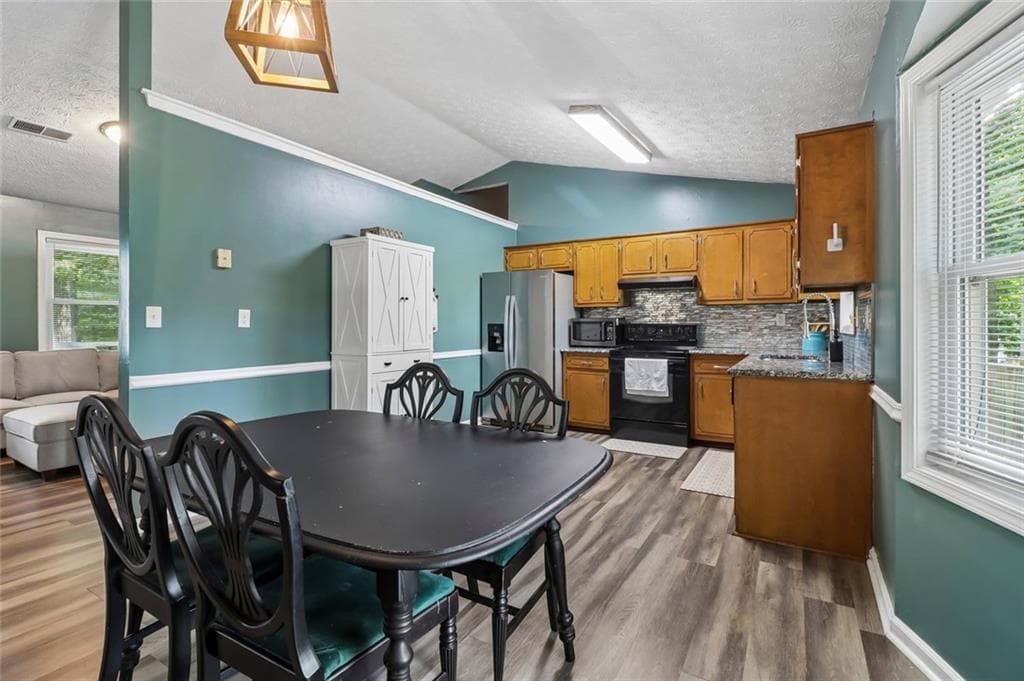 3 bedroom, 2 bathroom, 1,785 sq ft single family residence for sale at 2580 Suncrest Court, Buford, GA 30519 — photo 7