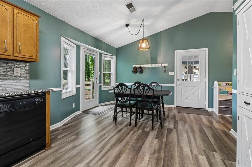 3 bedroom, 2 bathroom, 1,785 sq ft single family residence for sale at 2580 Suncrest Court, Buford, GA 30519 — photo 8
